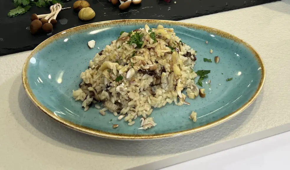 Risotto al radicchio con crumble di castagne, pioppini e prezzemolo