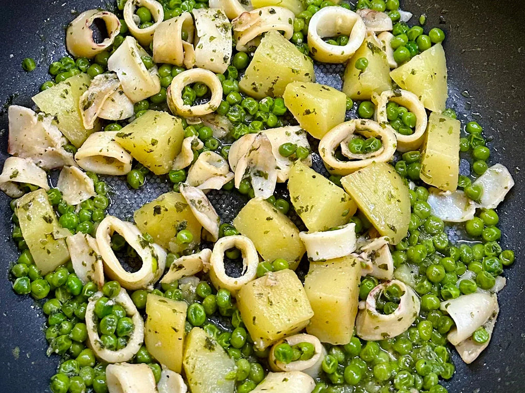 Calamari con patate e piselli