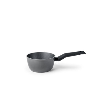 Casseruola a un manico con diametro 16 cm. Linea Origine Induction. Prodotto made in Italy, idoneo su tutti i fuochi compresa l'induzione. Prodotto antiaderente con nuovo rivestimento EXP. Forte e resistente, brillante, salutare.