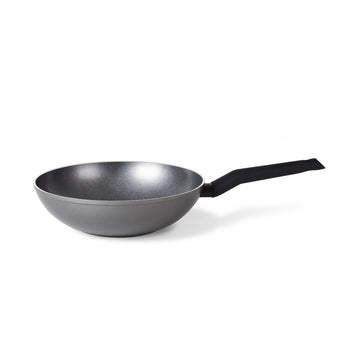 Wok con diametro 28 cm. Linea Origine Induction. Prodotto made in Italy, idoneo su tutti i fuochi compresa l'induzione. Prodotto antiaderente con nuovo rivestimento EXP. Forte e resistente, brillante, salutare.